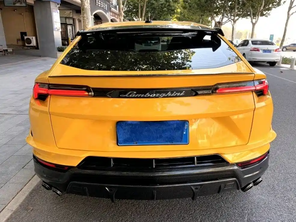 Фото 5 - Lamborghini Urus