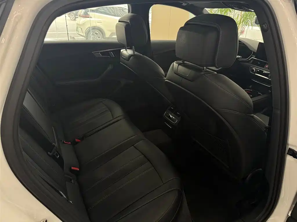 Audi A4L 2025 2 Million Celebration Edition 40 TFSI Luxury Dynamic B&O Starlight Night Edition фото 12