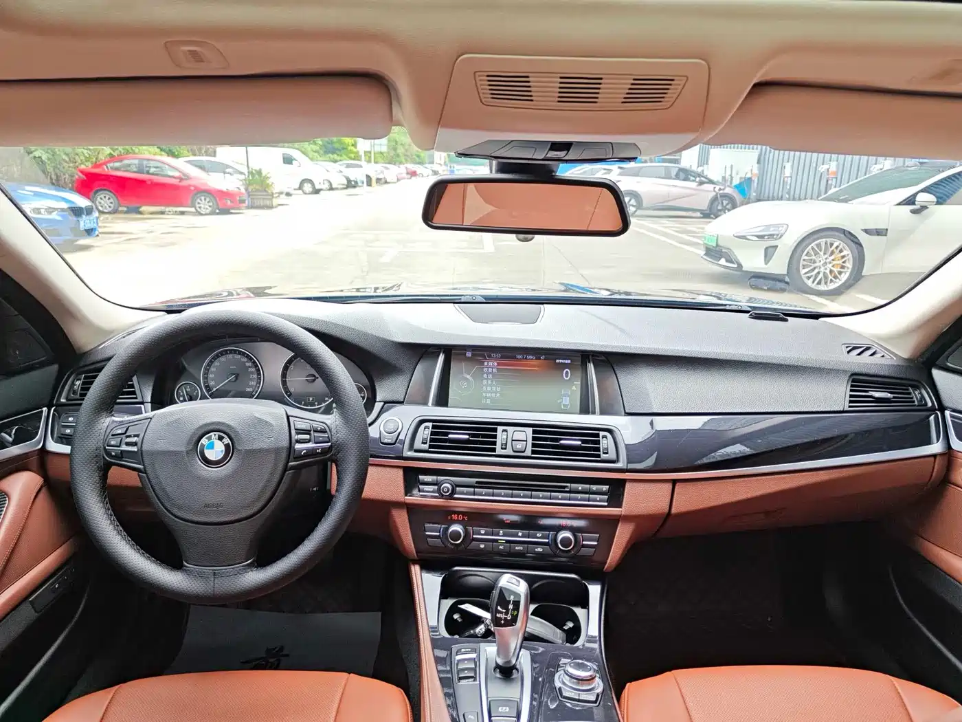 BMW 5 Series (Import) 2014 520i Classic фото 12