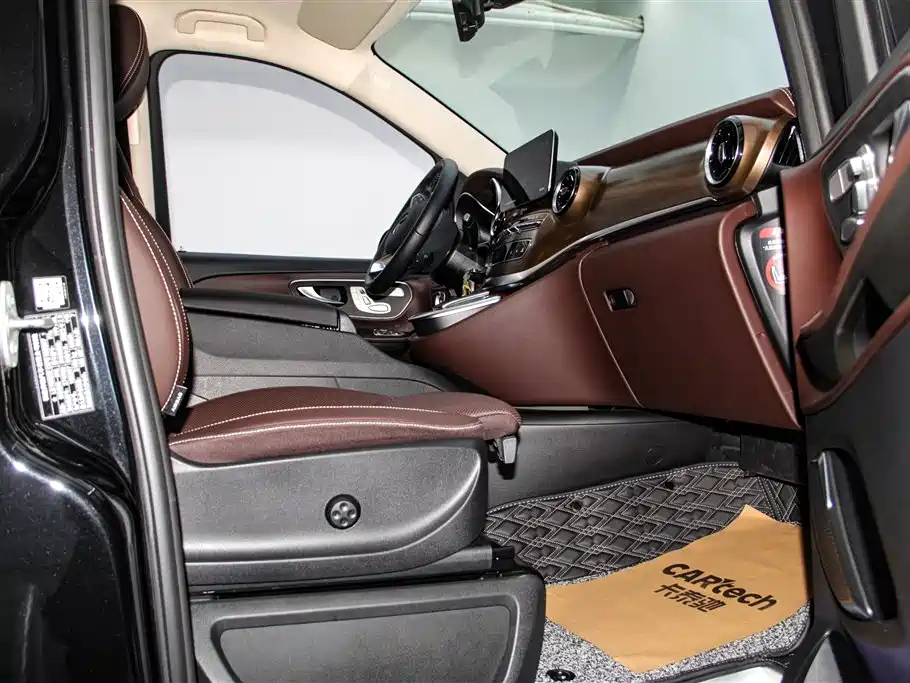 Mercedes-Benz V-Class 2022 V 260 L Long Wheelbase Luxury Edition фото 19