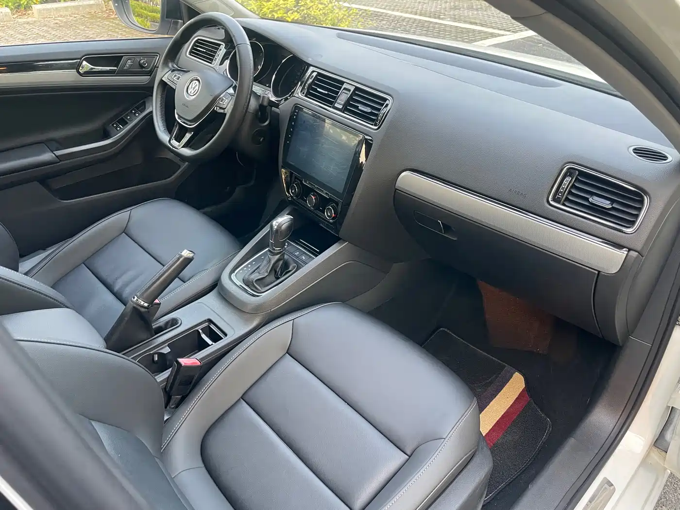 Volkswagen Sagitar 2018 180TSI DSG Premium Edition фото 17