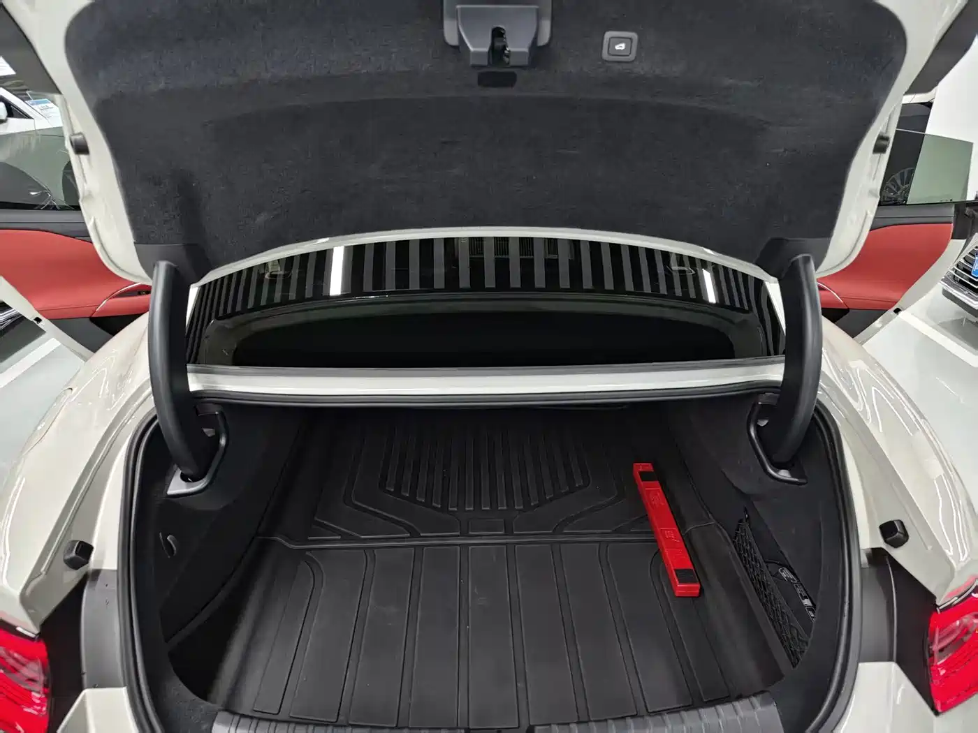 Xiaomi Auto Xiaomi SU7 2024 AWD Extended Range Advanced Smart Driving Max Edition фото 11