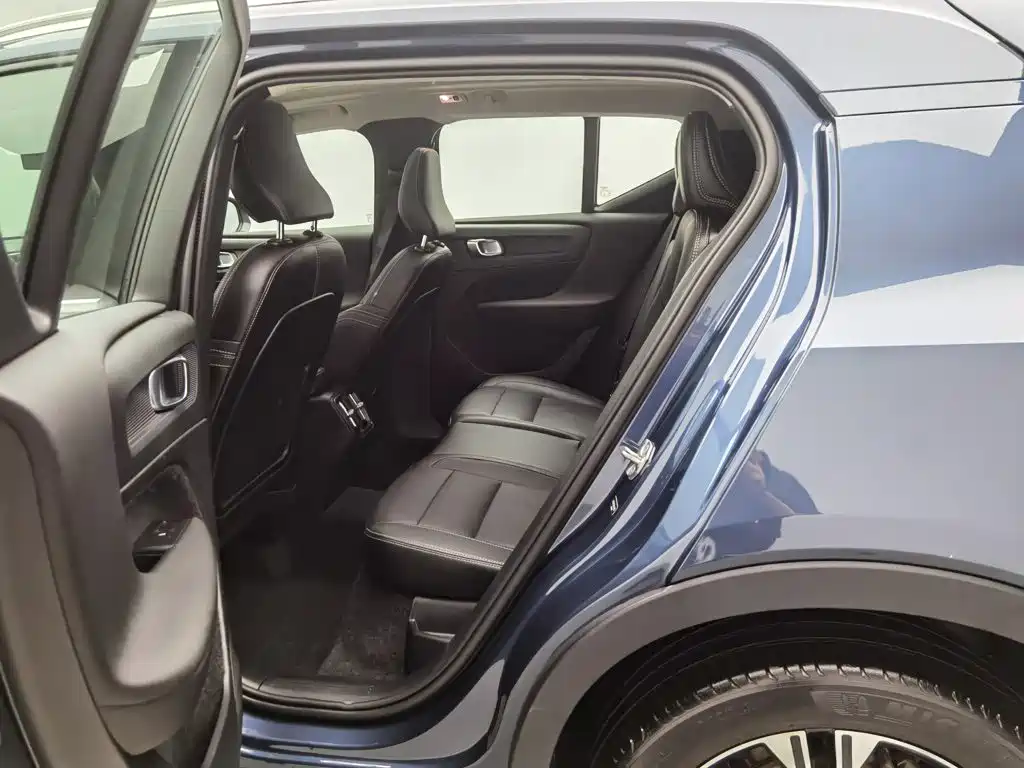Volvo XC40 2020 2021 T4 AWD Smart Luxury Edition