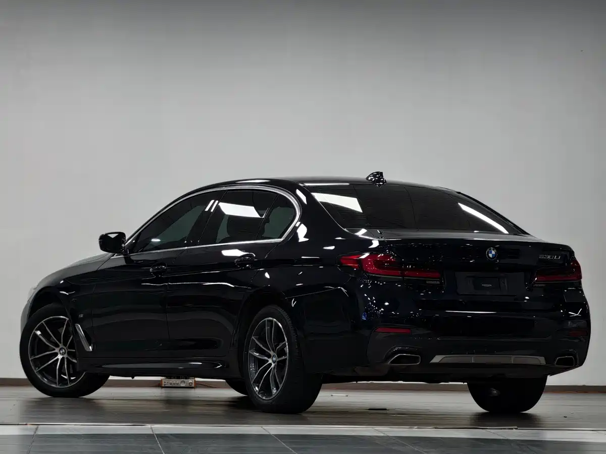 BMW 5 Series 2022 525Li M Sport Package фото 3