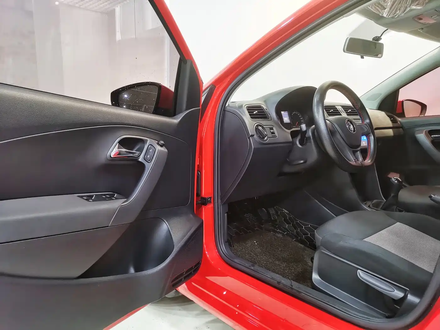 Volkswagen Polo 2018 1.5L Manual Safe Drive фото 13