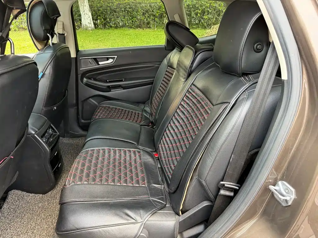 Фото 12 - Ford Edge