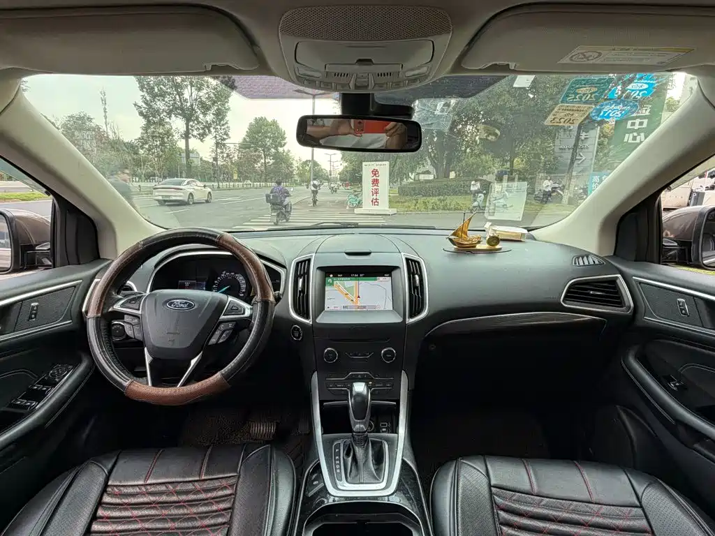 Фото 13 - Ford Edge
