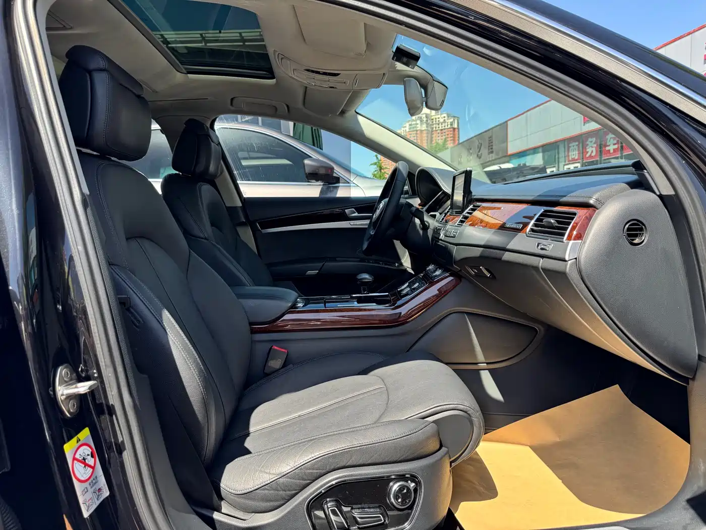 Audi A8 2011 A8L 3.0 TFSI quattro Comfort (213kW) фото 25