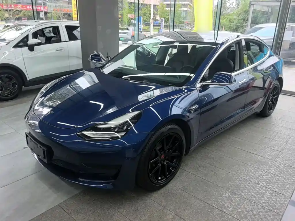 Фото 1 - Tesla Model 3