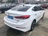 Фото 7 - Hyundai Elantra