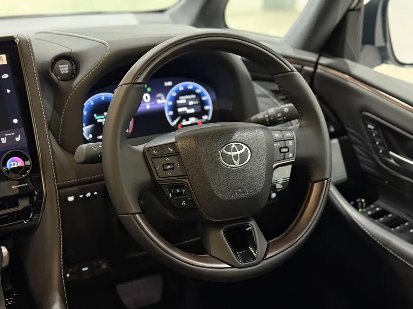 Toyota Alphard 2025 Hybrid 2.5L Ultimate Gold Edition фото 18