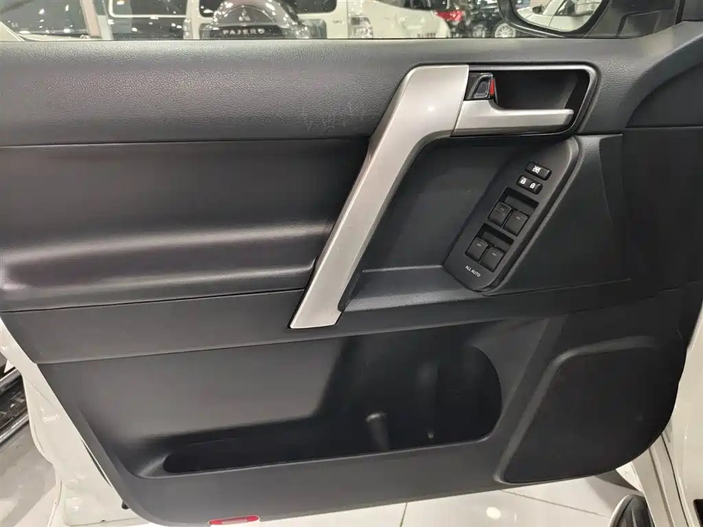 Toyota Prado 2018 3.5L Automatic TX-L Rear-mounted Spare Tire фото 6
