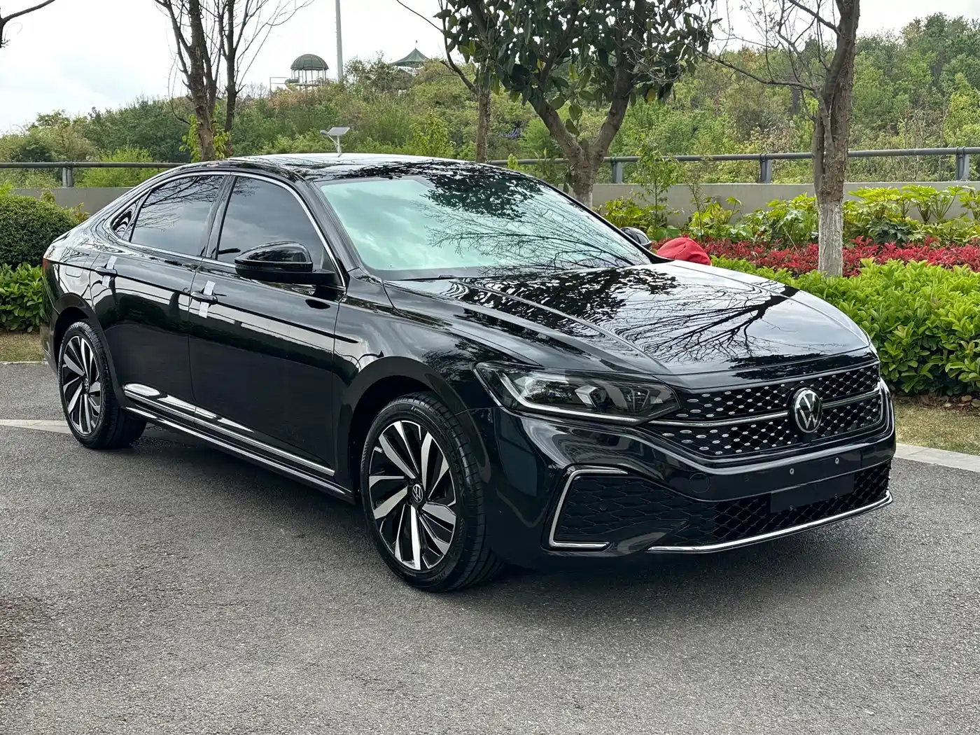 Volkswagen Passat 2023 330TSI Starlight Elite Edition фото 3