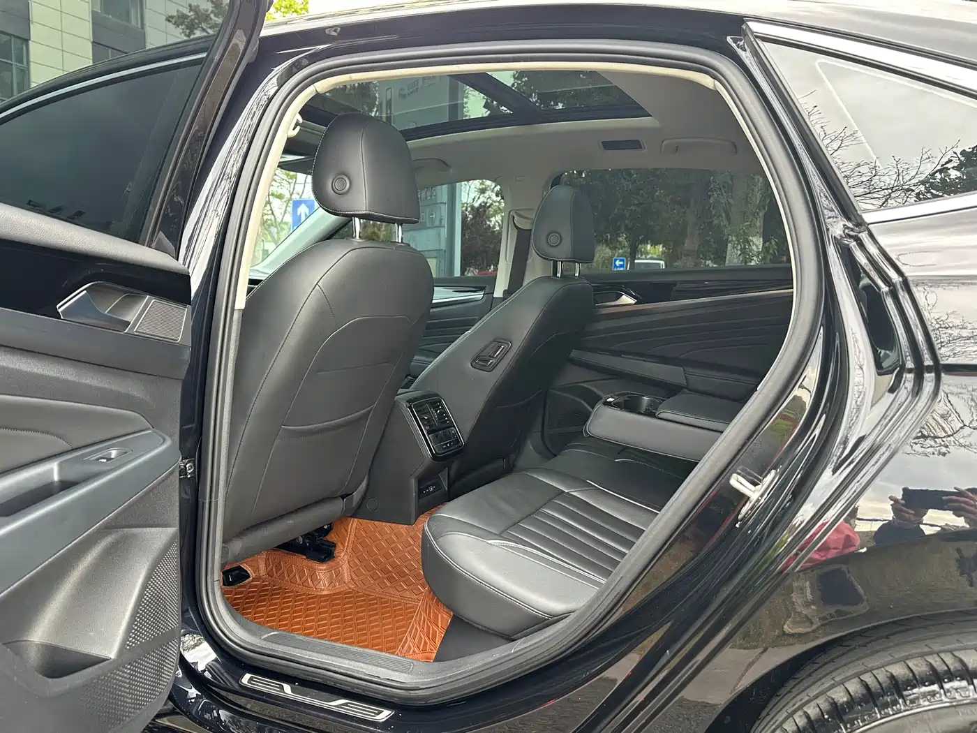 Volkswagen Passat 2023 330TSI Starlight Elite Edition фото 9