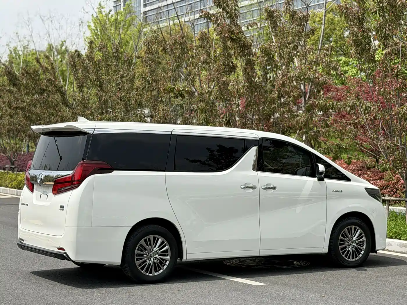 Toyota Alphard 2021 Hybrid 2.5L Luxury фото 11