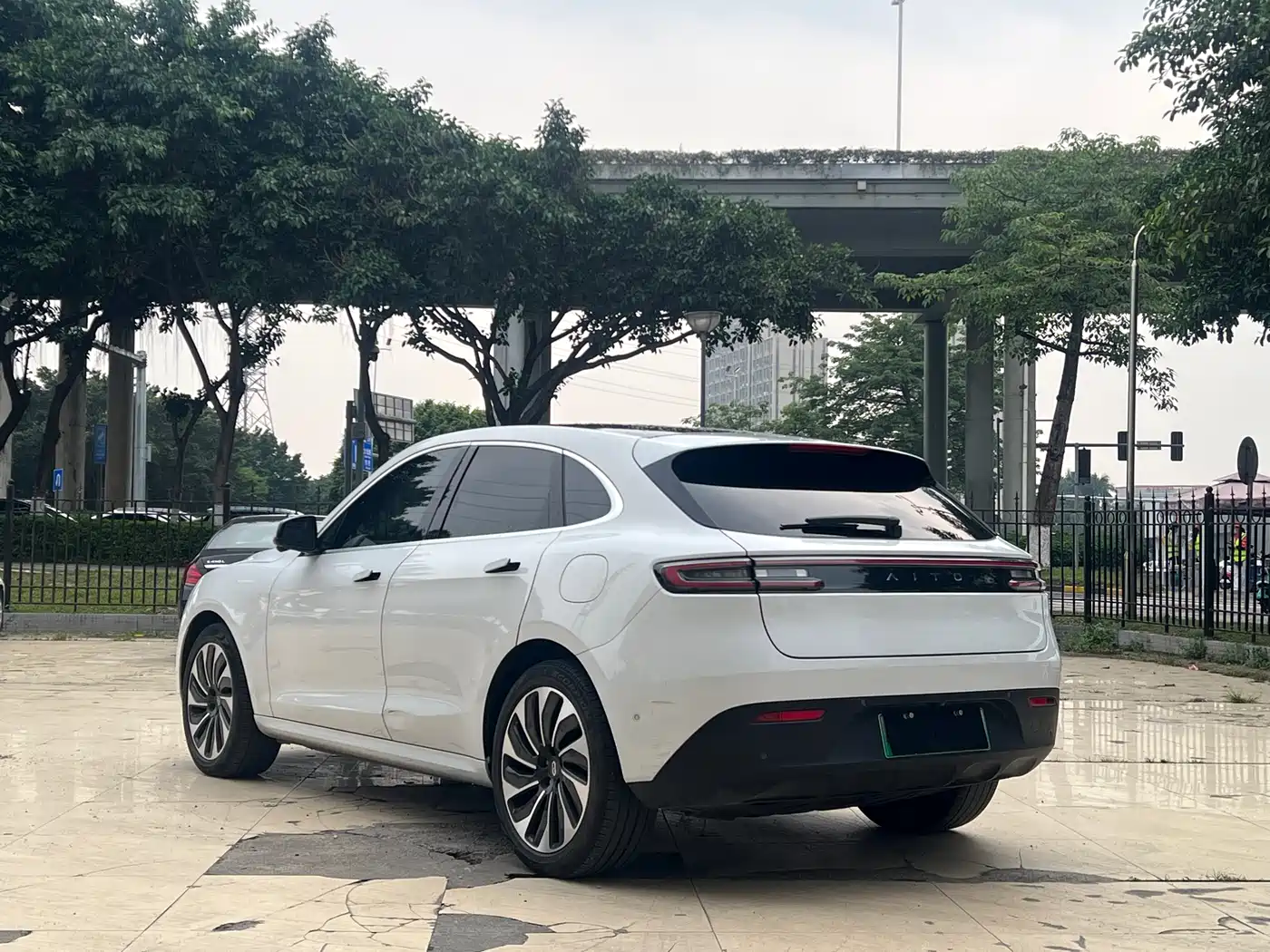 AITO Wenjie AITO M5 2022 Extended Range AWD Performance Edition фото 12