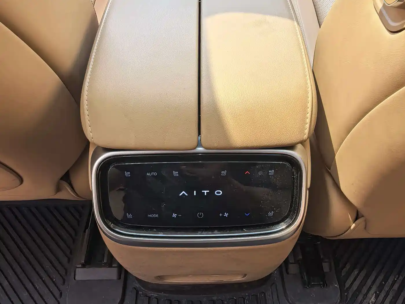 AITO Wenjie AITO M7 2024 1.5T Smart AWD Max Edition 5-Seater фото 21