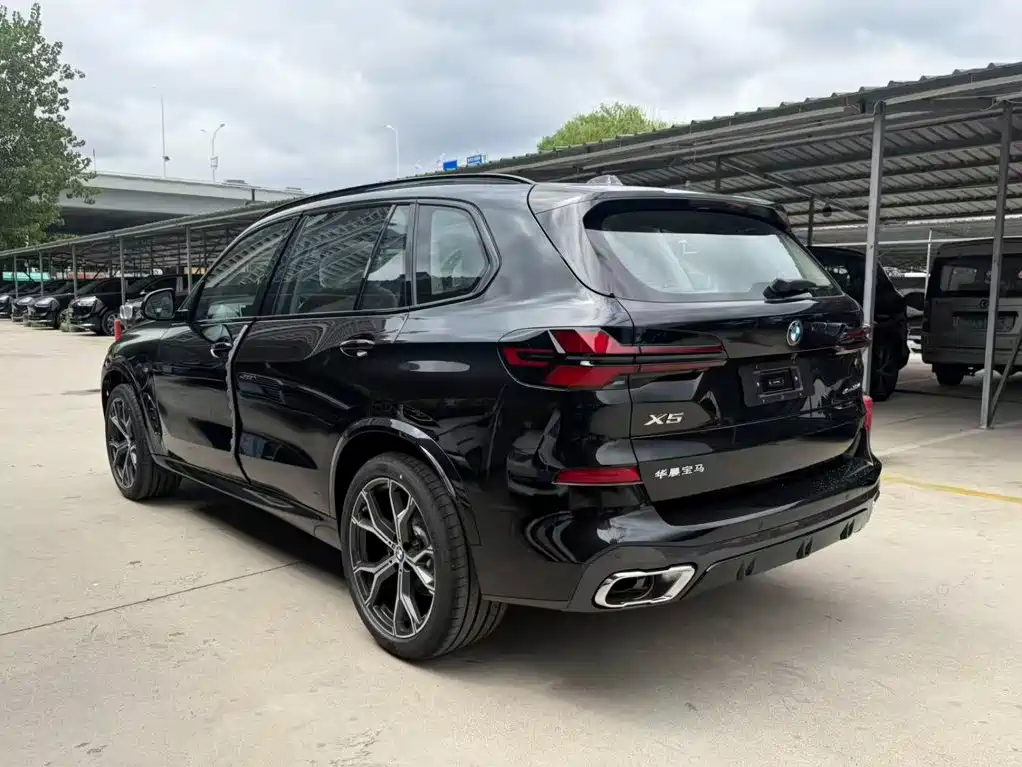BMW X5 2026 2026 Facelift xDrive 30Li Exclusive M Sport Shadowline Package
