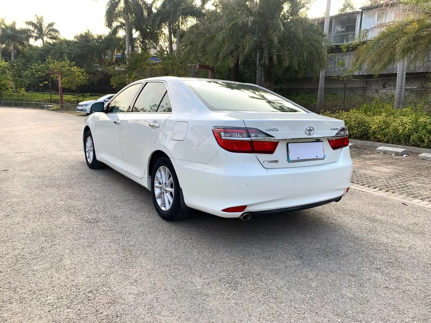 Toyota Camry 2016 2.0G 10th Anniversary Leading Edition фото 4