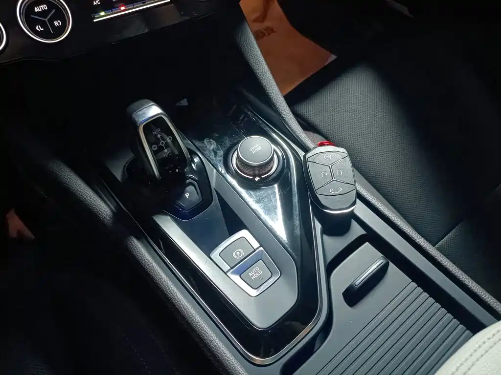 Фото 9 - Lynk & Co 02
