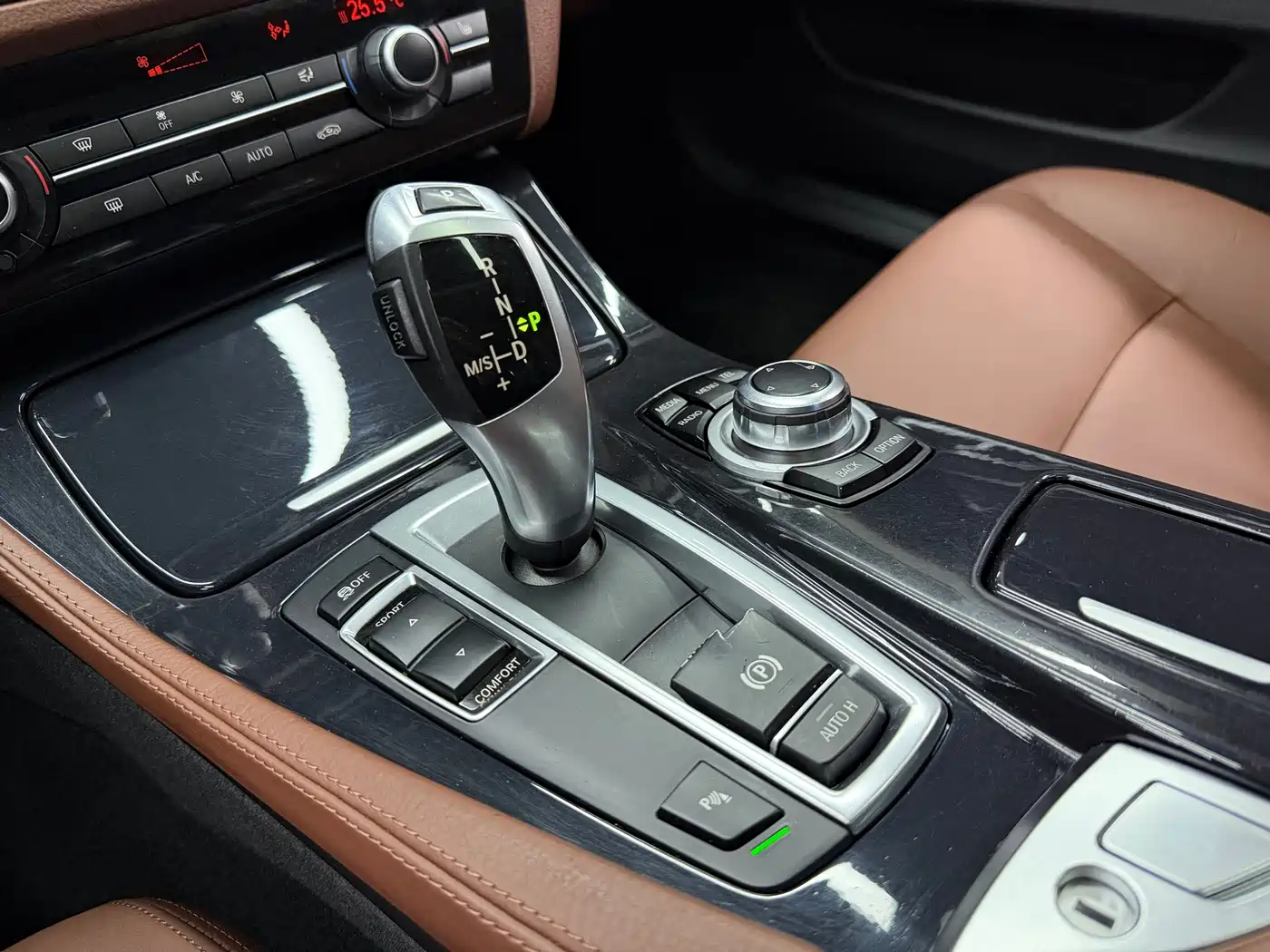 BMW 5 Series 2017 520Li Classic Edition фото 17
