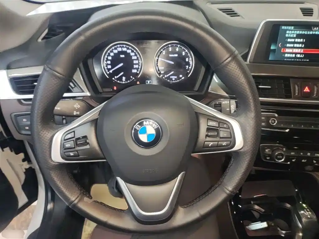 BMW X1 2019 sDrive18Li Premium Model фото 11