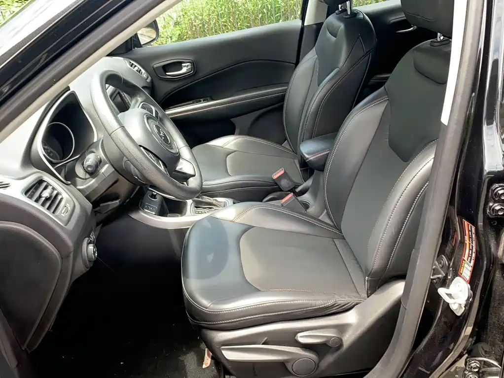 Фото 16 - Jeep Compass
