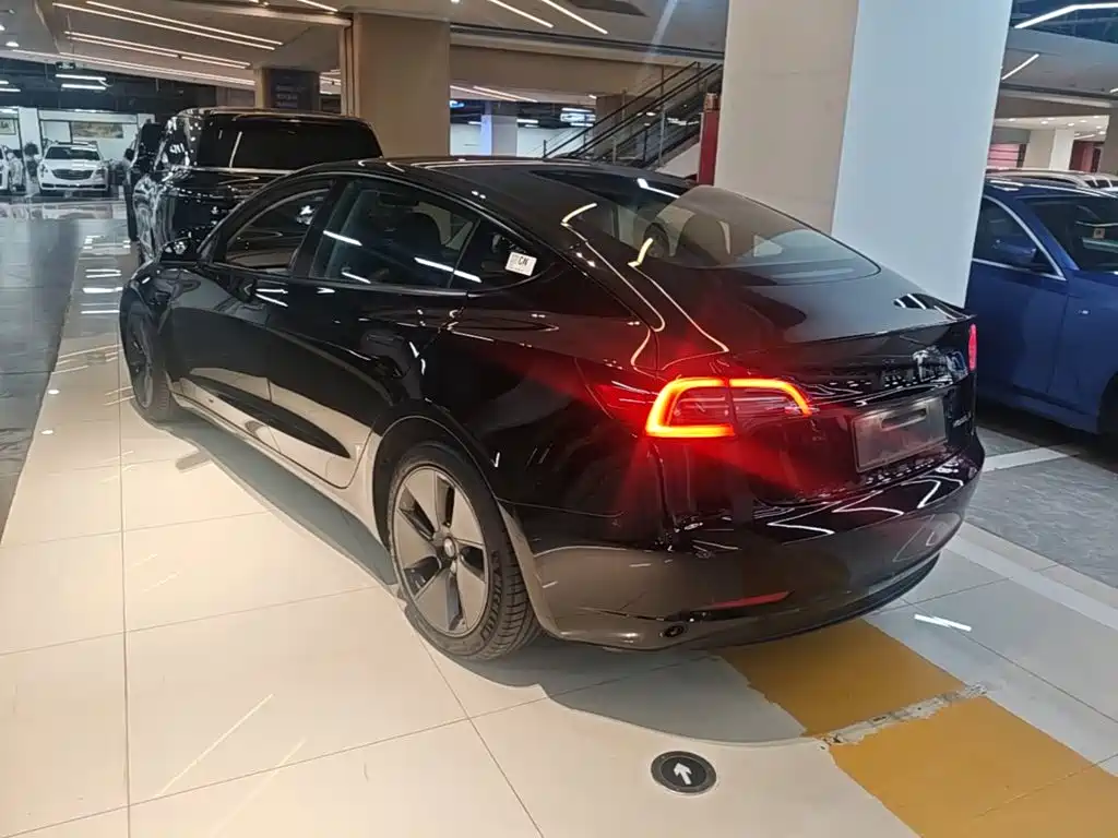 Фото 5 - Tesla Model 3