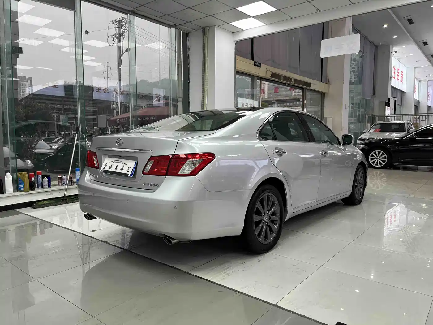 Фото 7 - Lexus ES