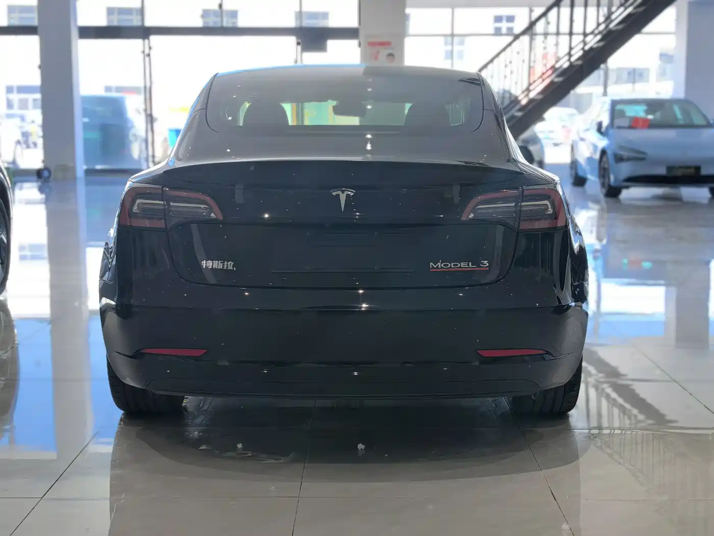 TESLA MODEL 3