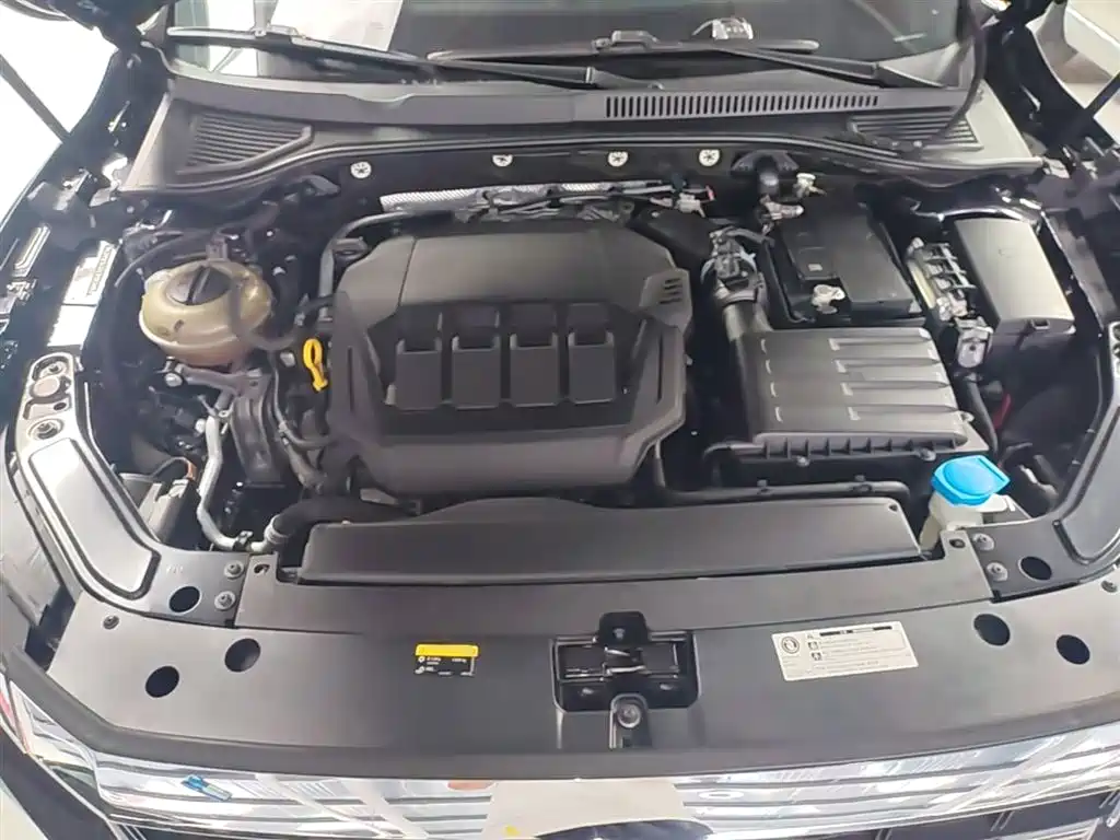 Volkswagen Passat 2020 Facelift 330TSI Luxury China VI фото 20