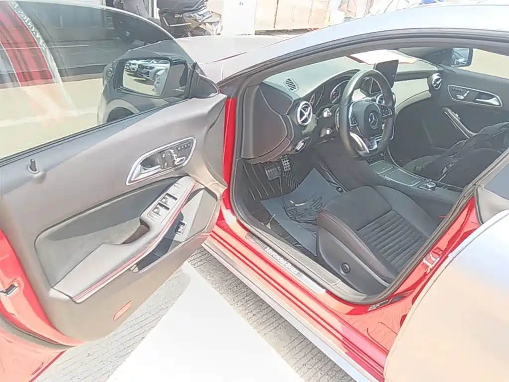 Mercedes-Benz CLA (Import) 2018 CLA 220 4MATIC фото 16