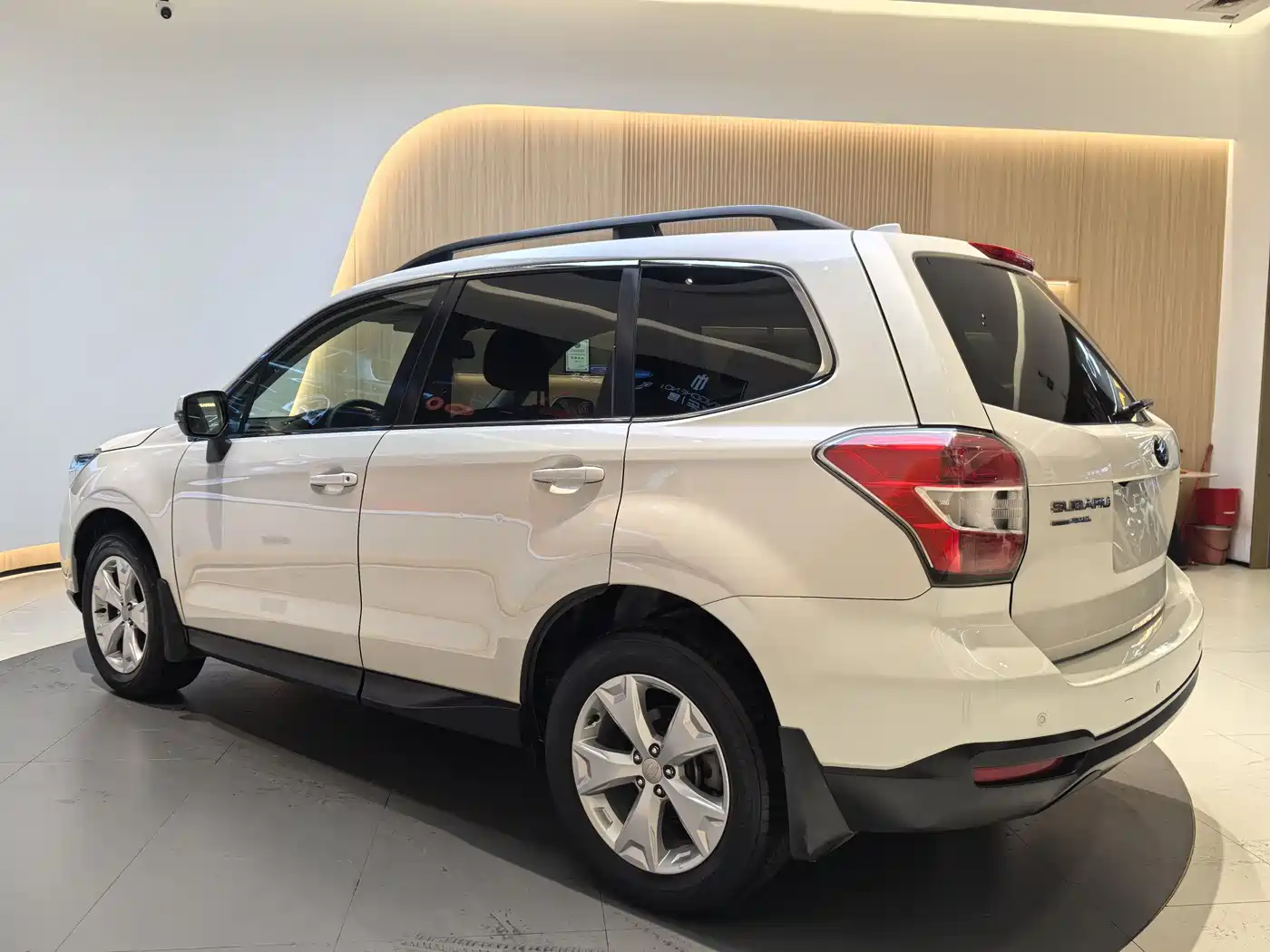 Subaru Forester 2013 2.5i Automatic Elite Navigation Edition фото 4