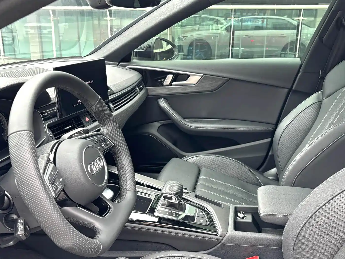 Фото 4 - Audi A4L