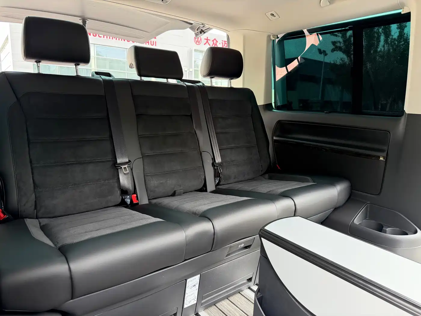 Volkswagen Multivan 2017 2018 2.0TSI 4WD Premium Edition 7-Seater