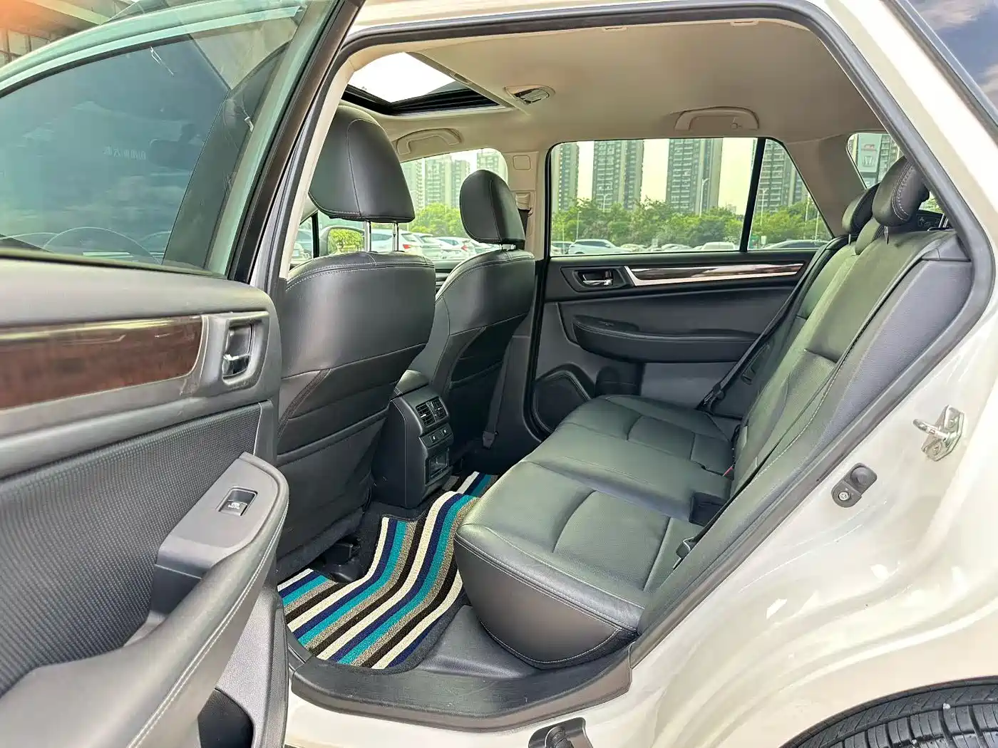 Subaru Outback 2015 2.5i Luxury Navigation Edition фото 5