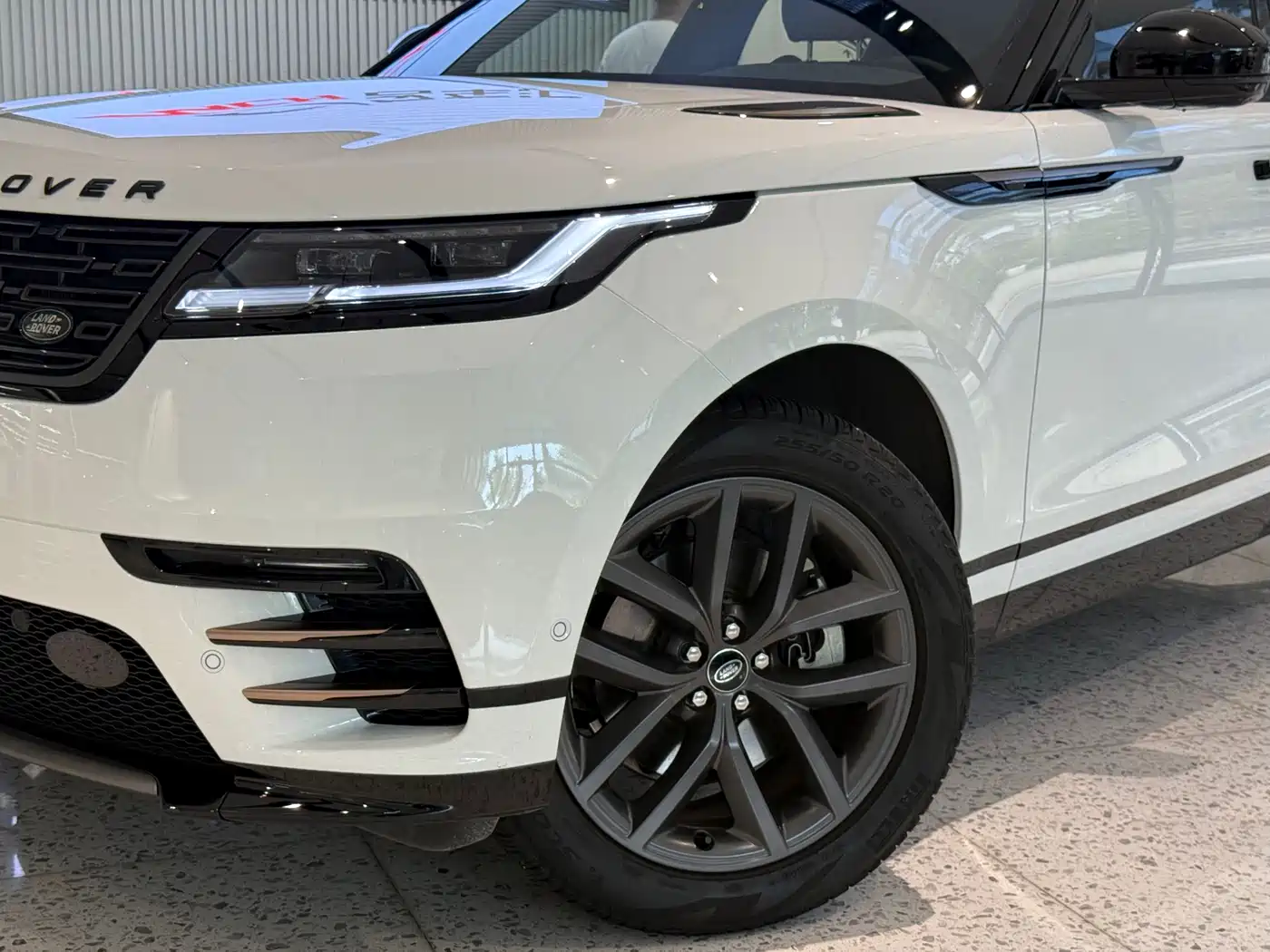 Land Rover Range Rover Velar 2024 Dynamic SE фото 5