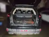 Фото 10 - Geely Atlas