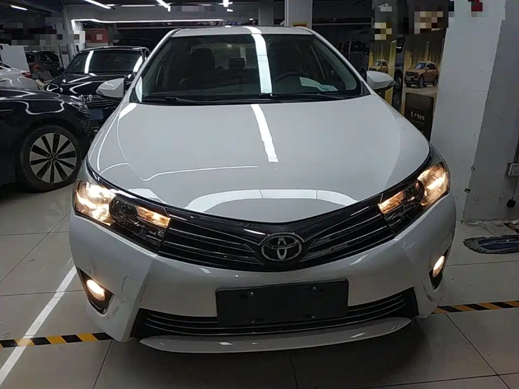 Toyota Corolla 2014 1.6L CVT GL-i фото 3
