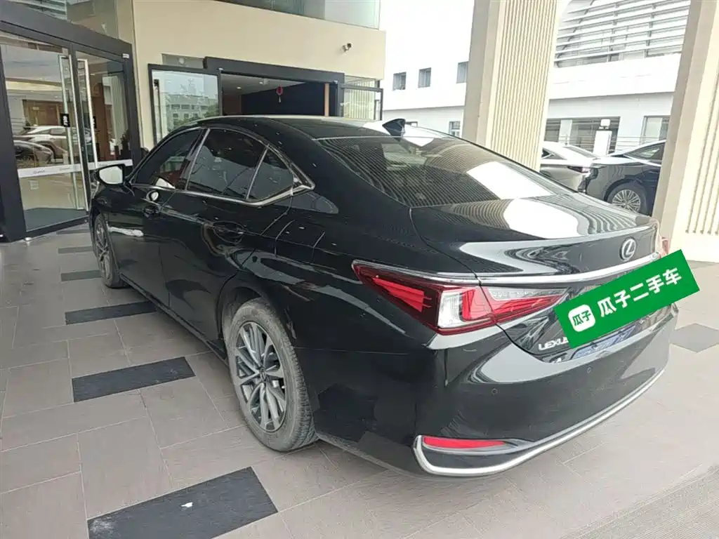 Lexus ES 2022 200 Excellence Edition фото 5