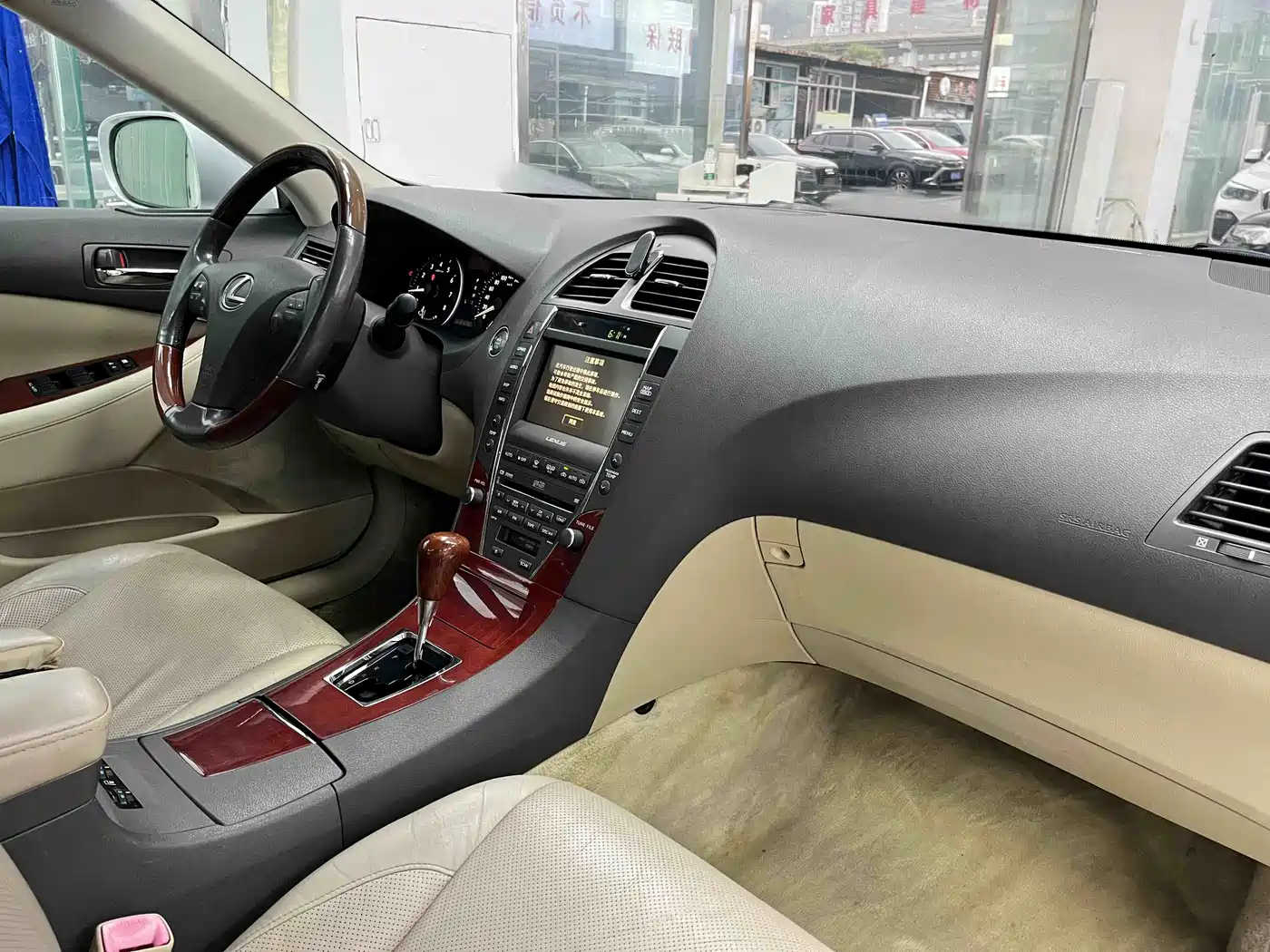 Фото 8 - Lexus ES