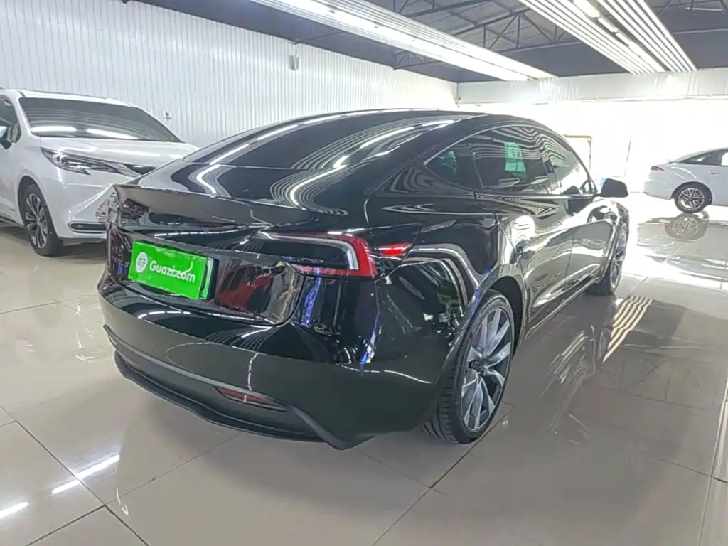 Tesla Model 3 2026 2025 Model Year Facelift Rear-Wheel Drive