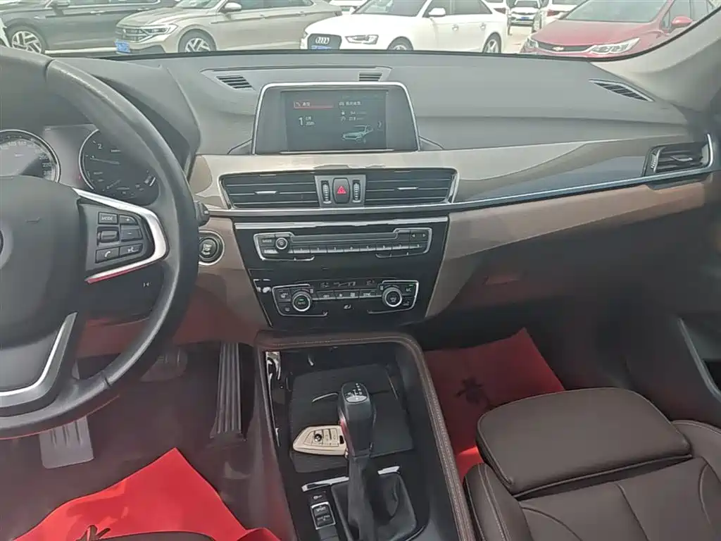 BMW X1 2019 sDrive18Li Premium Model фото 13