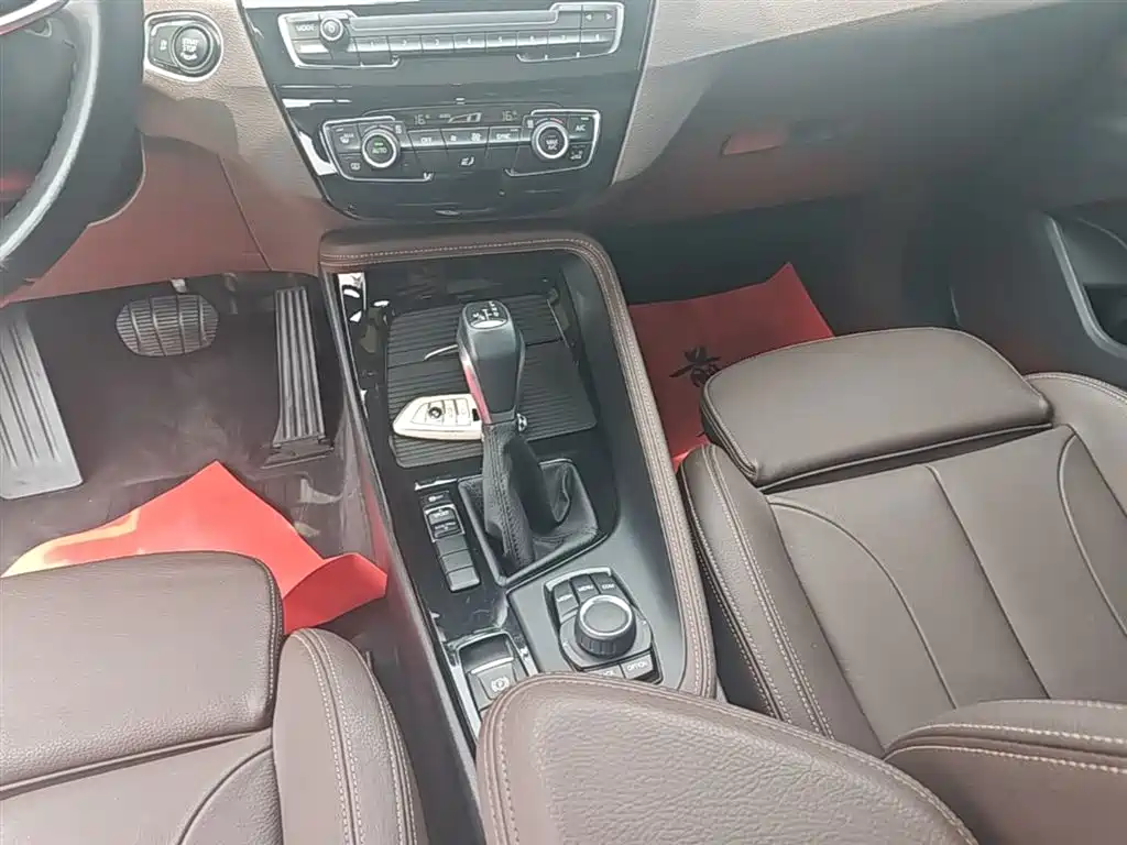 BMW X1 2019 sDrive18Li Premium Model фото 14