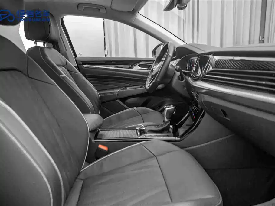 Volkswagen Passat 2022 330TSI Luxury Edition фото 15