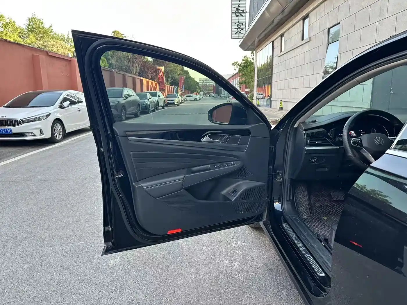 Volkswagen Passat 2022 280TSI Elite Edition фото 15