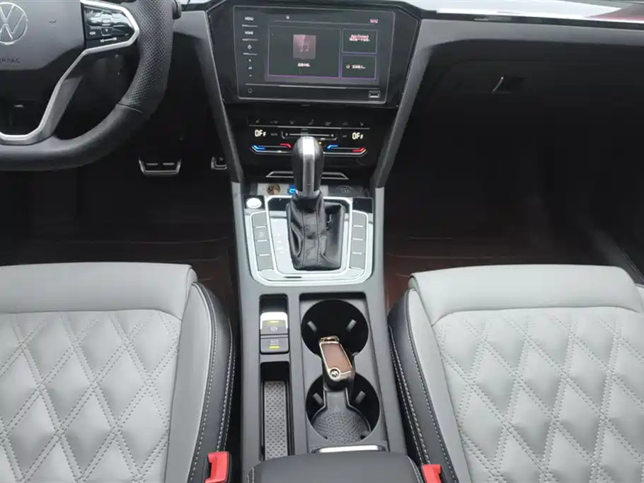 Volkswagen Magotan 2023 2 Million Units Anniversary Edition 330TSI DSG Leading Type фото 16