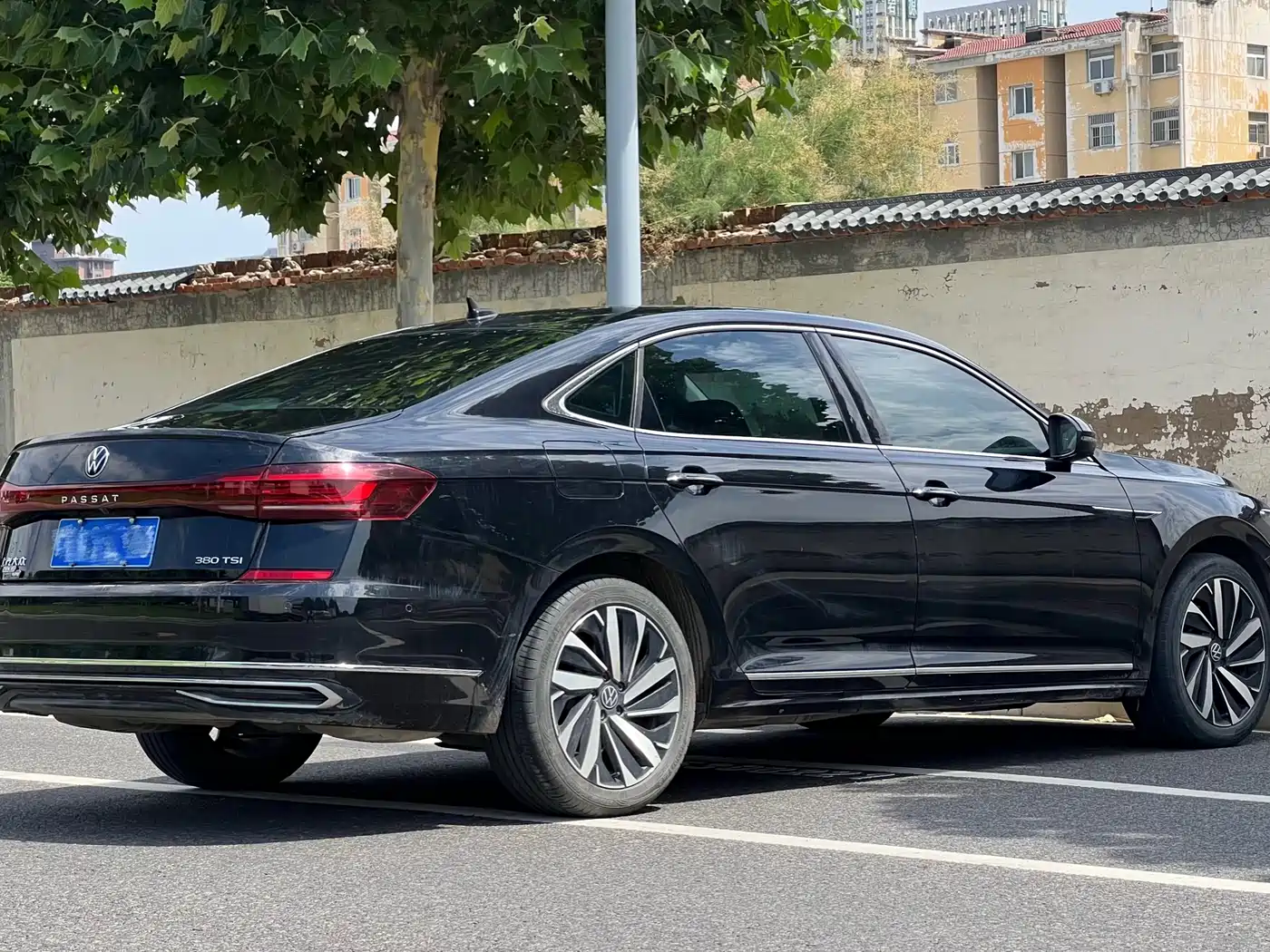 Volkswagen Passat 2023 380TSI Luxury Edition фото 15