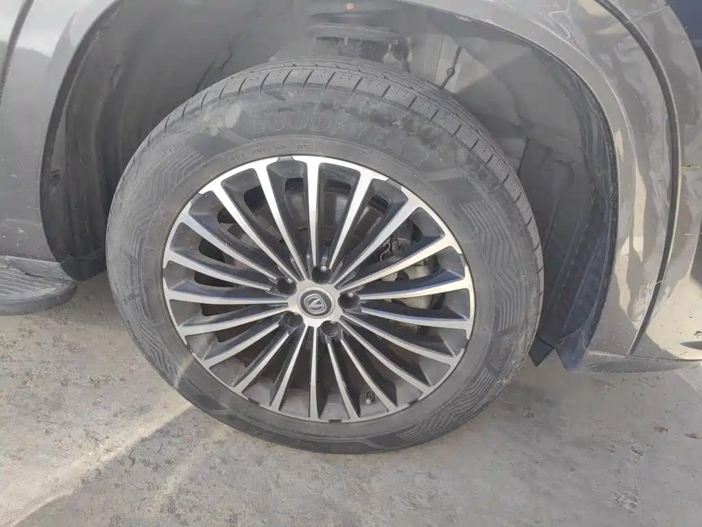 Фото 24 - Changan CS95