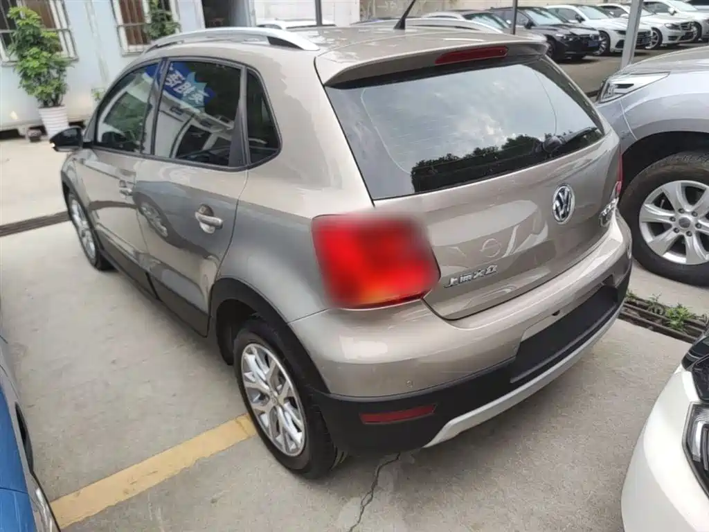 Volkswagen Polo 2014 1.6L Cross Polo Automatic фото 5